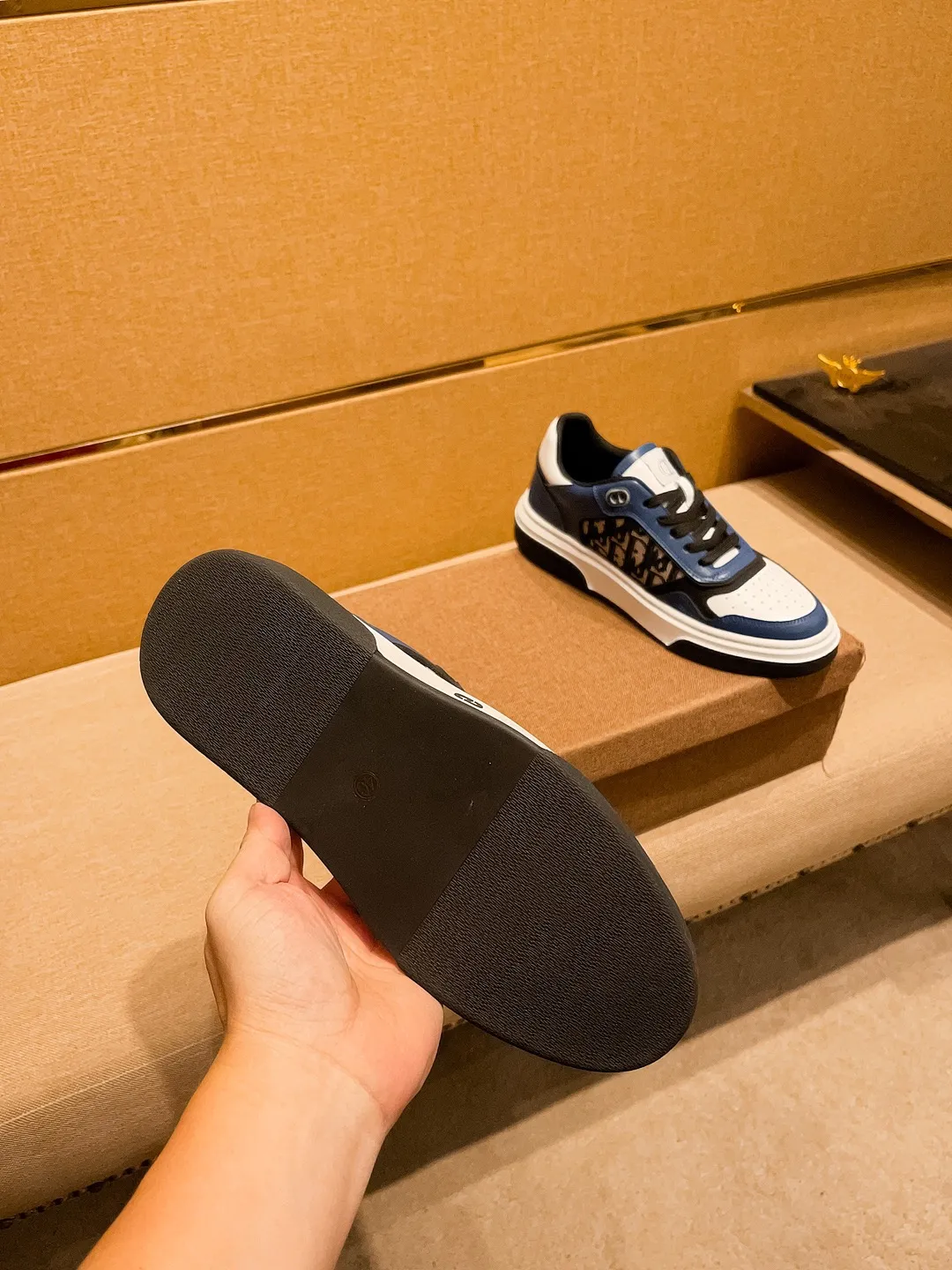 Men's shoes💰 440💰[Dior]🔥 High-end men's shoes brand official website 1:1 latest masterpiece: the upper is made of Italian imported first-layer cowhide with a comfortable and breathable lining➕original non-slip and wear-resistant outsole🔥, making walking more convenient and comfortable! An exclusive new model, a stunning work, a beautiful 1:1 replica [color] compared to the official quality! Create a fashionable personality to set off your uniqueness! A must-have for trendy men! Classic🔥Size: 38-44 Color: 🔥Multiple colors available🔥